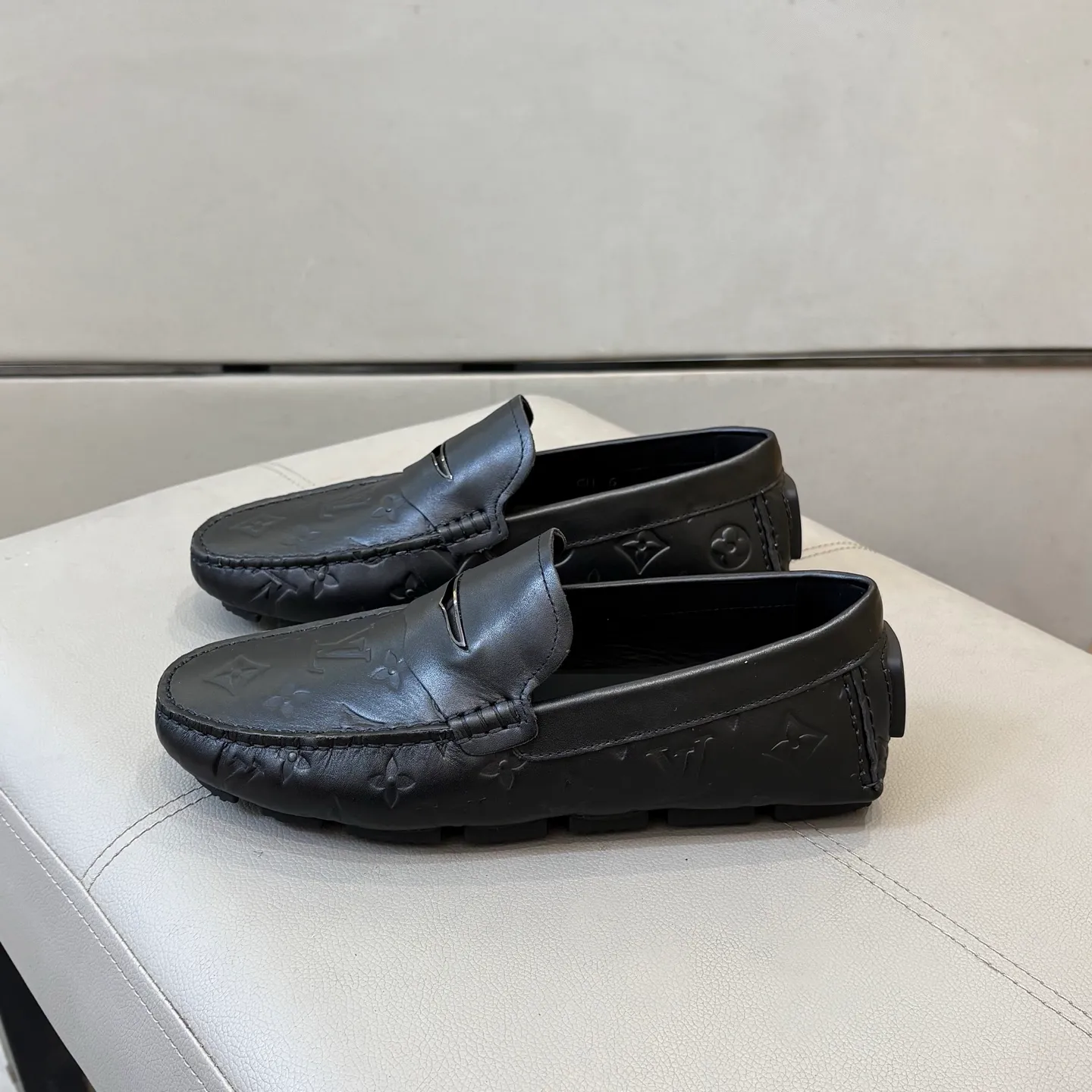 Factory price: 460💰LV men's beanie shoes 2025 official website synchronized <market top version> imported first layer litchi pattern/embossed ➕ black cowhide original packaging. Size 38-45